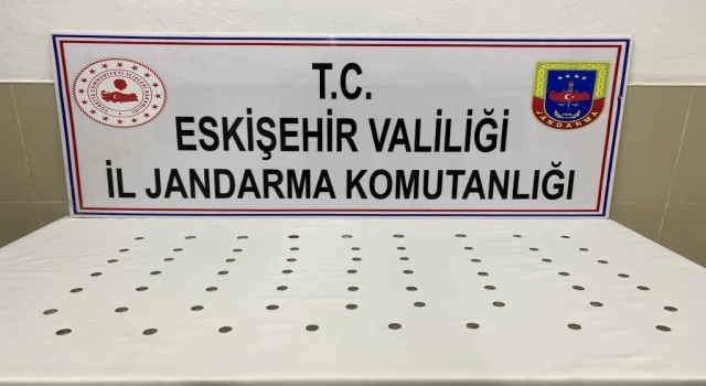 Satılmak istenen 62 adet metal sikke ele geçirildi, 3 kişi yakalandı