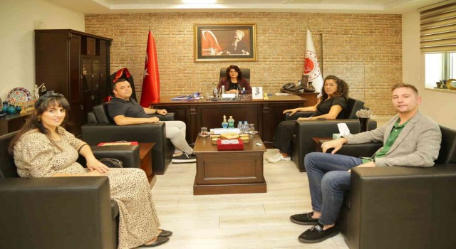 Seferihisar AK Partiden Başsavcı Ebru Cansuya hoş geldin ziyareti