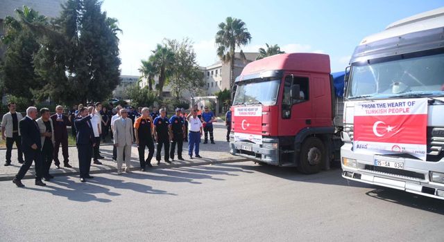 Osmaniye’den, sel felaketi yaşayan Pakistan’a 2 yardım TIR’ı gönderildi