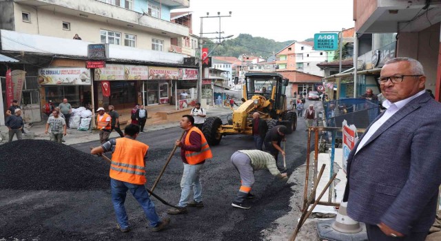 Selden zarar gören beldenin yolları asfaltlanıyor