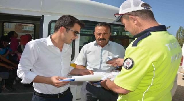 Selendide servis araçları denetlendi