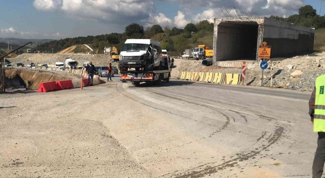 Servis minibüsü ile kamyon çarpıştı: 1i çocuk 5 yaralı