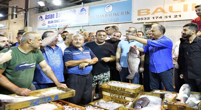 Sezonu açan Antalyada balıkçı barınağında ilk balık mezadı dualarla yapıldı