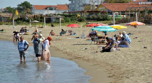 Sıcak havayı fırsat bilen denize akın etti