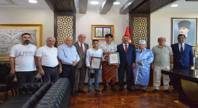 Siirt Valisi Hacıbektaşoğlu ahilerle bir araya geldi