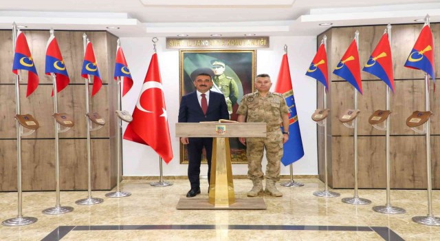 Siirt Valisi Hacıbektaşoğlu, İl Jandarma Komutanı Büyüke hayırlı olsun ziyaretinde bulundu