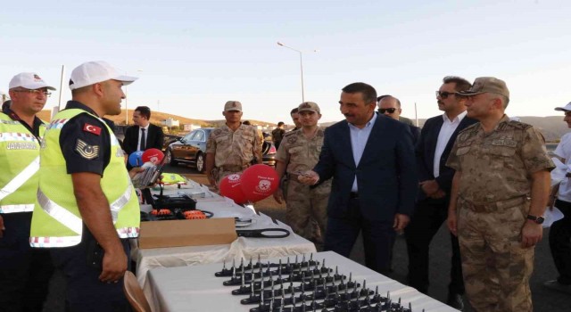 Siirtte jandarma trafikte aşırı hıza dikkat çekti