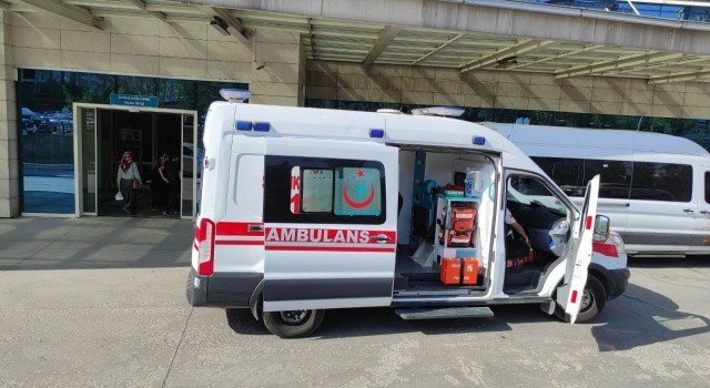 Siirtte tarım aracının devrilmesi sonucu 2 kişi yaralandı