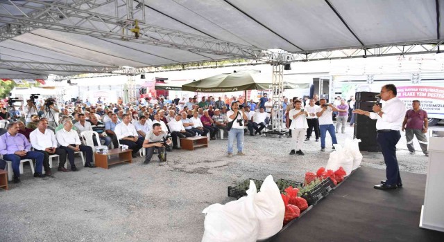 Silifkede 225 yetiştiriciye 180 ton yem dağıtıldı