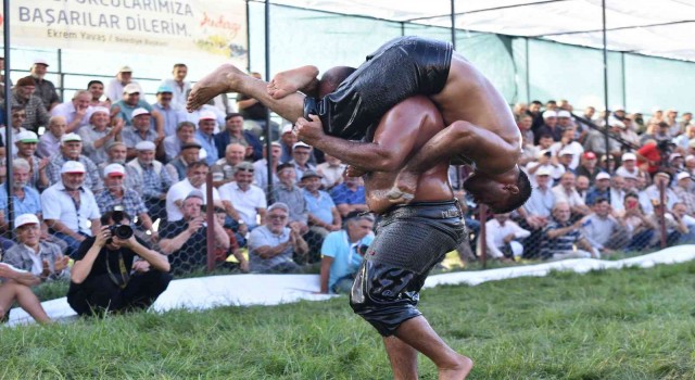 Sındırgı Güreşlerinde Yağcıbedir kemerinin sahibi Orhan Okulu oldu