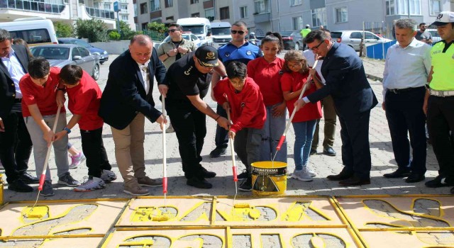 Sinopta okul bölgelerinde yaya önceliğine dikkat çekildi