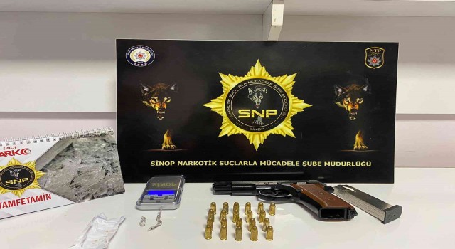 Sinopta şüpheli araçtan uyuşturucu çıktı: 4 gözaltı