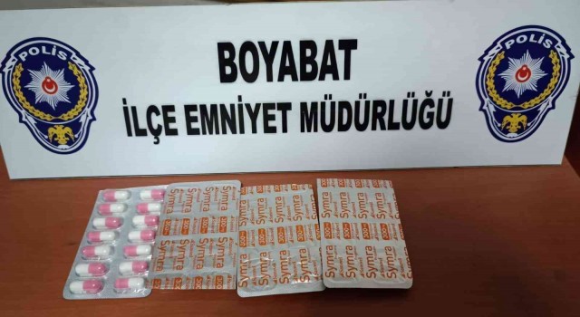 Sinopta trafik uygulamasında sentetik ecza hap ele geçirildi