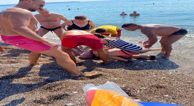 Sırp turist tatile geldiği Antalyada kalp krizi geçirerek hayatını kaybetti