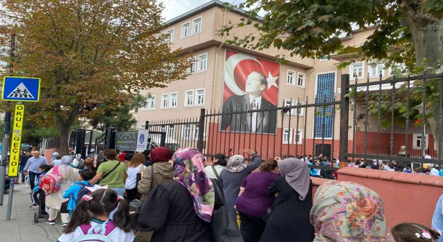 Şişlide öğrenciler için ilk ders zili çaldı