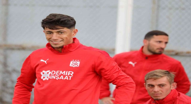Sivasspor, Özkan Yiğiterin sözleşmesini 3 yıl uzattı