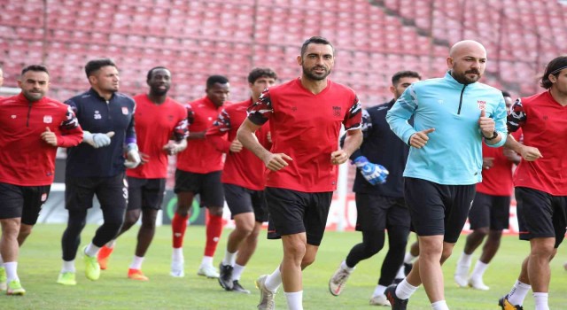Sivassporun formaları havaalanında kayboldu!