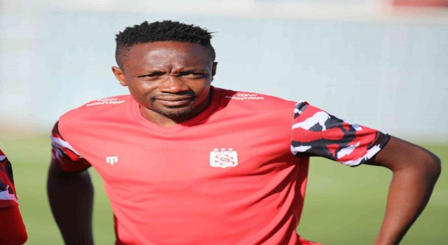 Sivassporun yeni transferi Ahmed Musa ilk idmanına çıktı