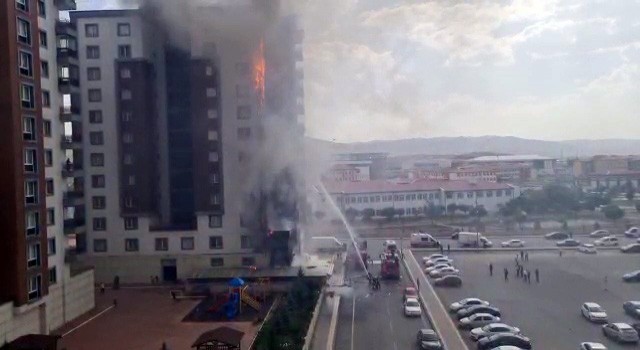 Sivasta apartmanda yangın