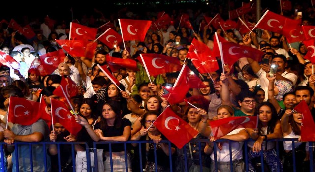 Sökenin 100. yıl coşkusunda Ceylan Ertem rüzgarı esti