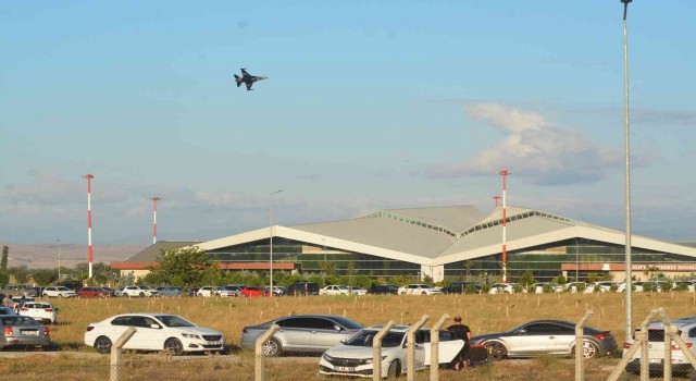 Solotürk, Balıkesirin kurtuluşunu kutladı