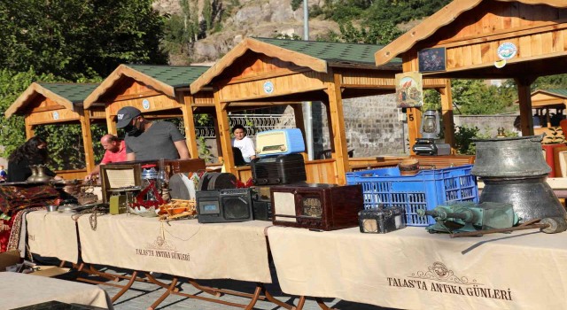 Sonbahar serinliğinde Antika Pazarı