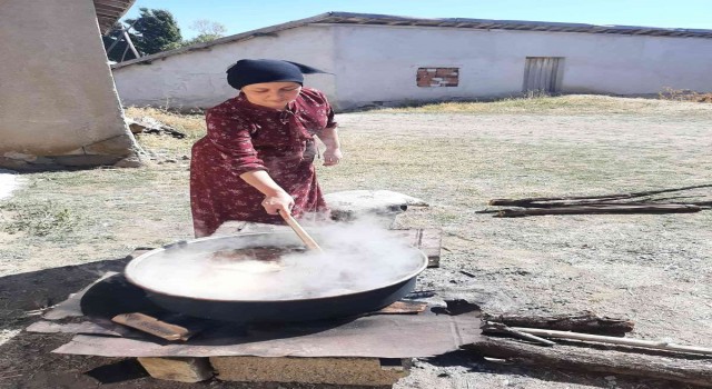 Sorgunda Pekmez kazanları kaynamaya başladı