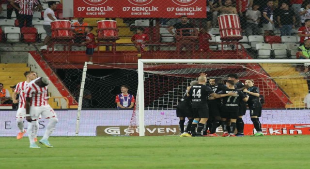 Spor Toto Süper Lig: FT Antalyaspor: 0 - Adana Demirspor: 1 (İlk yarı)