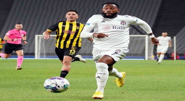 Spor Toto Süper Lig: İstanbulspor: 1 - Beşiktaş: 2 (İlk yarı)