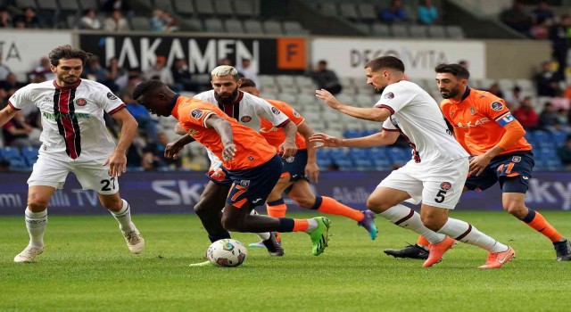 Spor Toto Süper Lig: Medipol Başakşehir: 0 - Karagümrük: 0 (Maç devam ediyor)