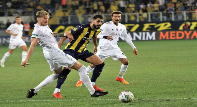 Spor Toto Süper Lig: MKE Ankaragücü: 1 - Beşiktaş: 2 (İlk yarı)