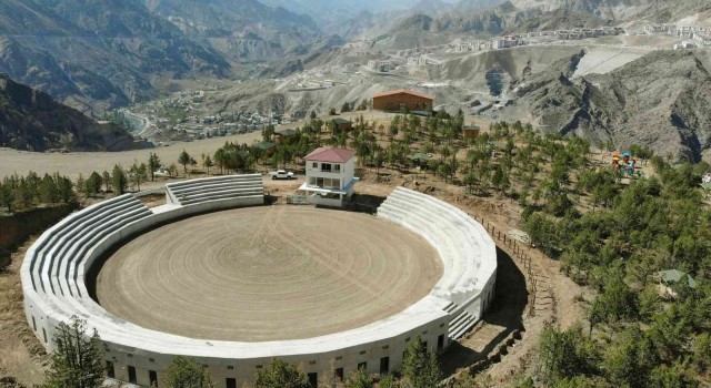 Sular altında kalacak boğa güreşleriyle ünlü ilçede yeni arena yapıldı
