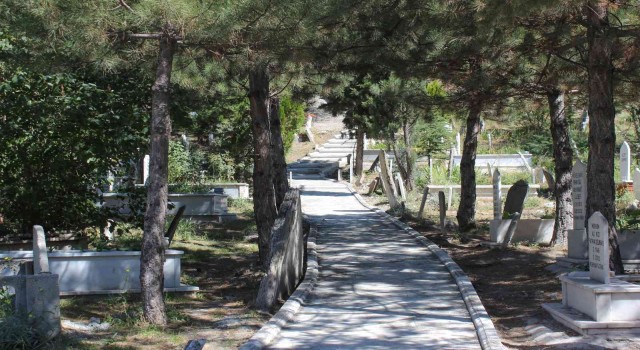 Sultanbağı Mezarlığında çalışmalar sürüyor