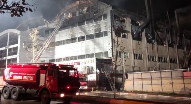 Sultanbeylide çelik tencere fabrikasında çıkan yangın 13 saat sonra söndürüldü