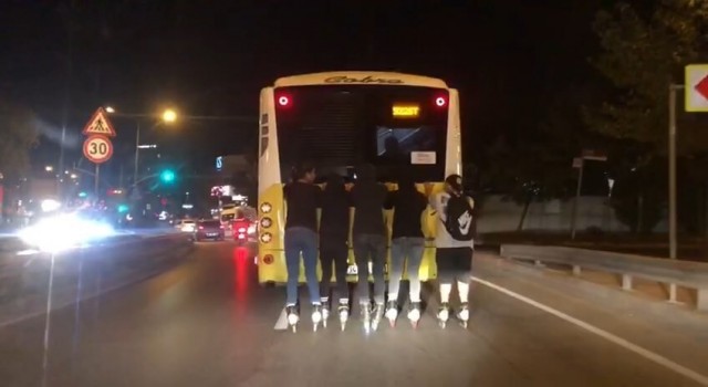 Sultanbeylide trafikte tehlikeli oyun