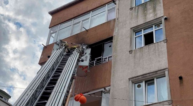 Sultangazide kombi bomba gibi patladı