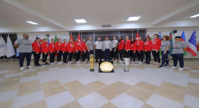 Süper Kupanın şampiyonlarından Başkan Vidinlioğluna ziyaret