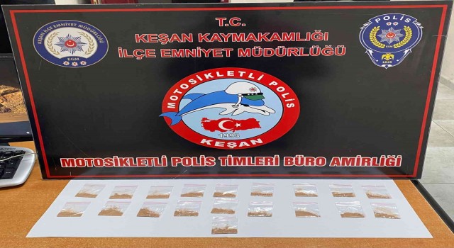 Şüphe üzerine durdurulan iki kişiden uyuşturucu çıktı