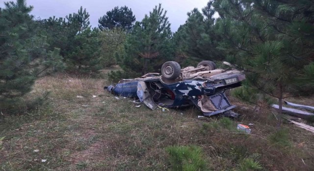 Sürücüsünün direksiyon hakimiyetini kaybettiği araç devrildi