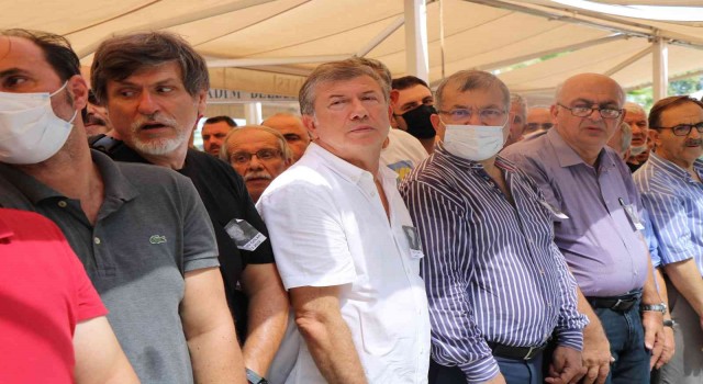 Tanju Çolaktan babasına son görev