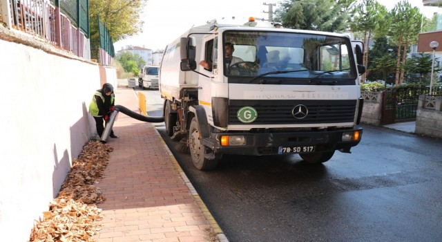 Tarihi ilçeyi temiz tutmak için sahadalar