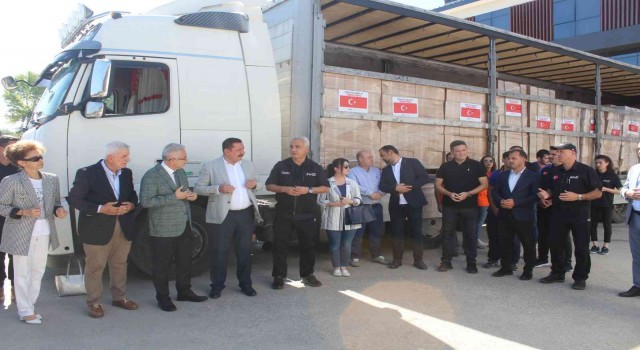 Tarihin en büyük sel felaketinin yaşandığı Pakistana iki tır yardım gönderildi
