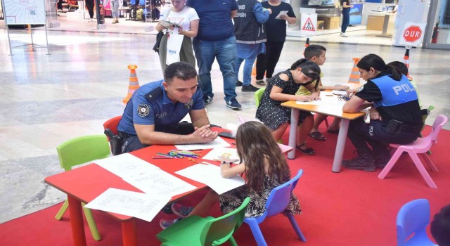 Tarsus Emniyeti AVMde bilgilendirme standı kurdu