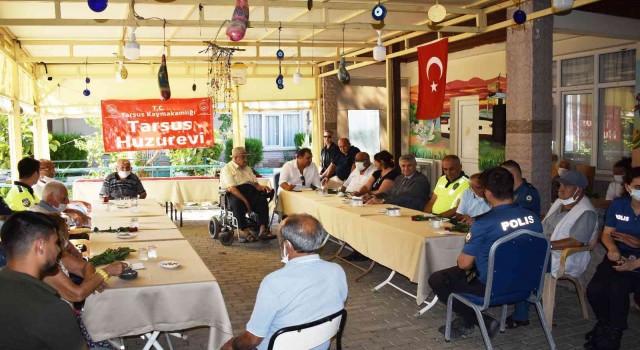 Tarsus Emniyetinden huzurevi sakinlerine moral ziyareti