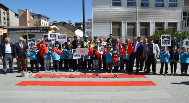 Tatvanda yaya geçitleri kırmızıya boyandı