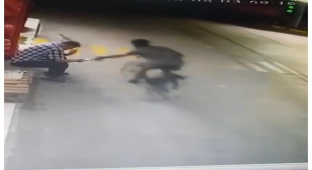 Telefonuna bakarken çalınınca şok oldu