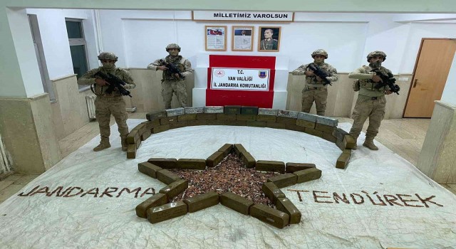 Tendürek Dağında PKKya ait çok sayıda mühimmat ele geçirildi