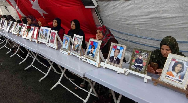 Terör mağduru aileler evlatlarını bin 123 gündür HDPden istiyor