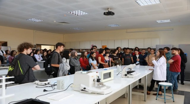 Tıp Fakültesi birinci sınıf öğrencileri, oryantasyon eğitimleri çerçevesinde kurumu tanıyor