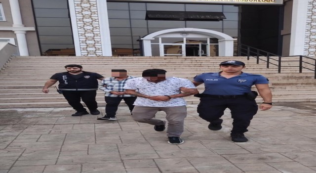 Tırdan mazot çalarken suçüstü yakalandılar